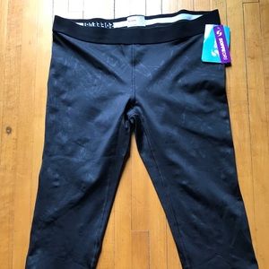 Soffee exercise capris NWT